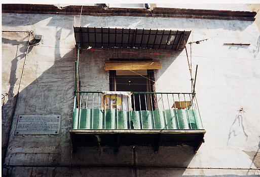 La casa dove nacque Tot in Via S.Maria Antesaecula (NA)